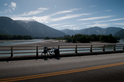 With 1500kms road kilometres to ride, it was off with the knobblies and on with the slicks. I was planning on averaging 120kms a day or so, but ended up riding up to 150kms to give me time to ease off for the fabled Icefields Parkway - between the national parks of Jasper and Banff. I generally try not to rush, but winter is encroaching and snow threatens on the Great Divide Mountain Bike Ride, which is the next phase of the journey south.