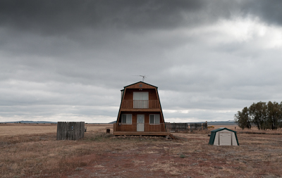 I like the way this house was almost identical to the doghouse. Or maybe it's the other way round...