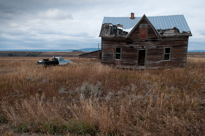 Another dilapidated Idahoan farmhouse. 