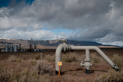 Down on the valley floor, passed the cattle ranches, it seems gas and oil are big business. Pipes protrude out of the earth like giant worms and steel cylinders glinted in the sun.